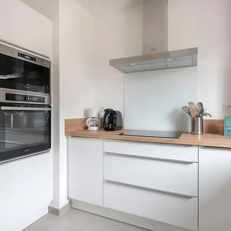 Moderne Pour 4 Situe A Apartman *