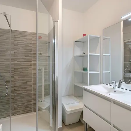 Moderne Pour 4 Situe A Apartman *