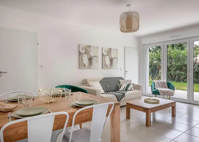 Moderne Pour 4 Situe A La Baule