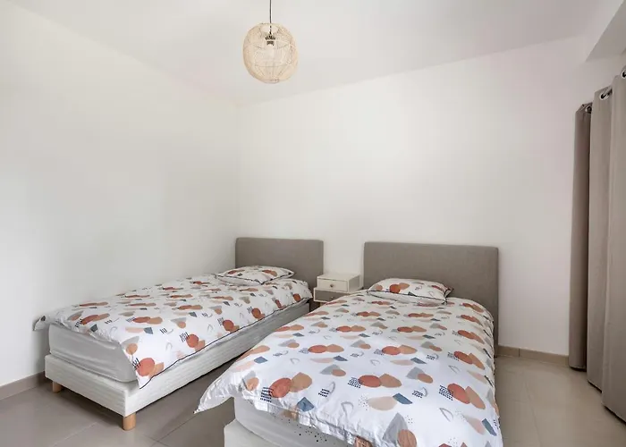 Moderne Pour 4 Situe A * La Baule