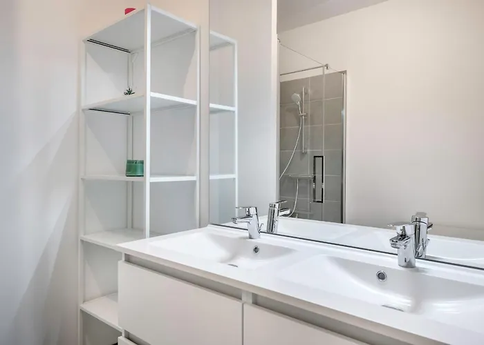 Moderne Pour 4 Situe A La Baule